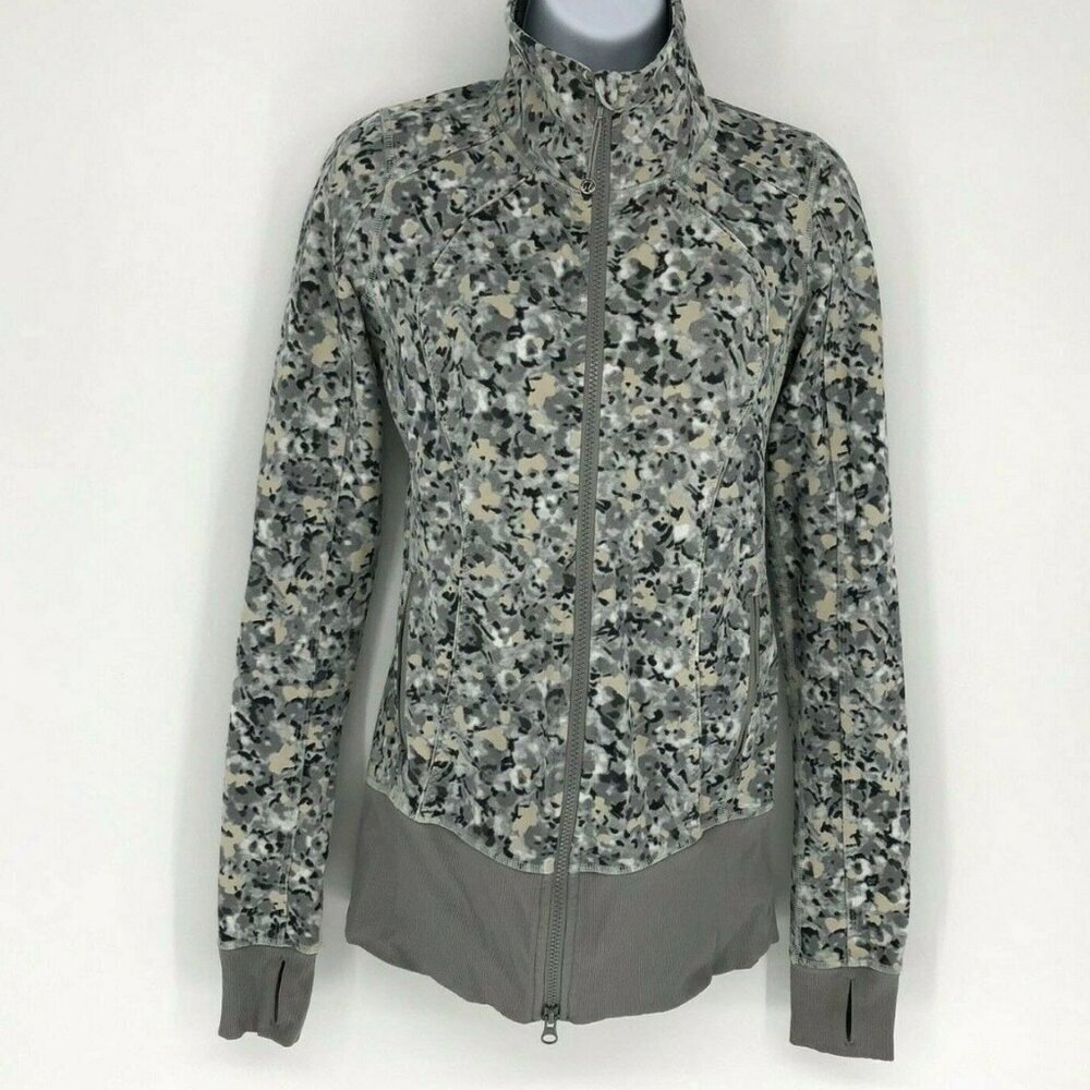 Lululemon Nice Asana Jacket Not So Petite Fleur Silver Spoon Print Size 4 Yoga